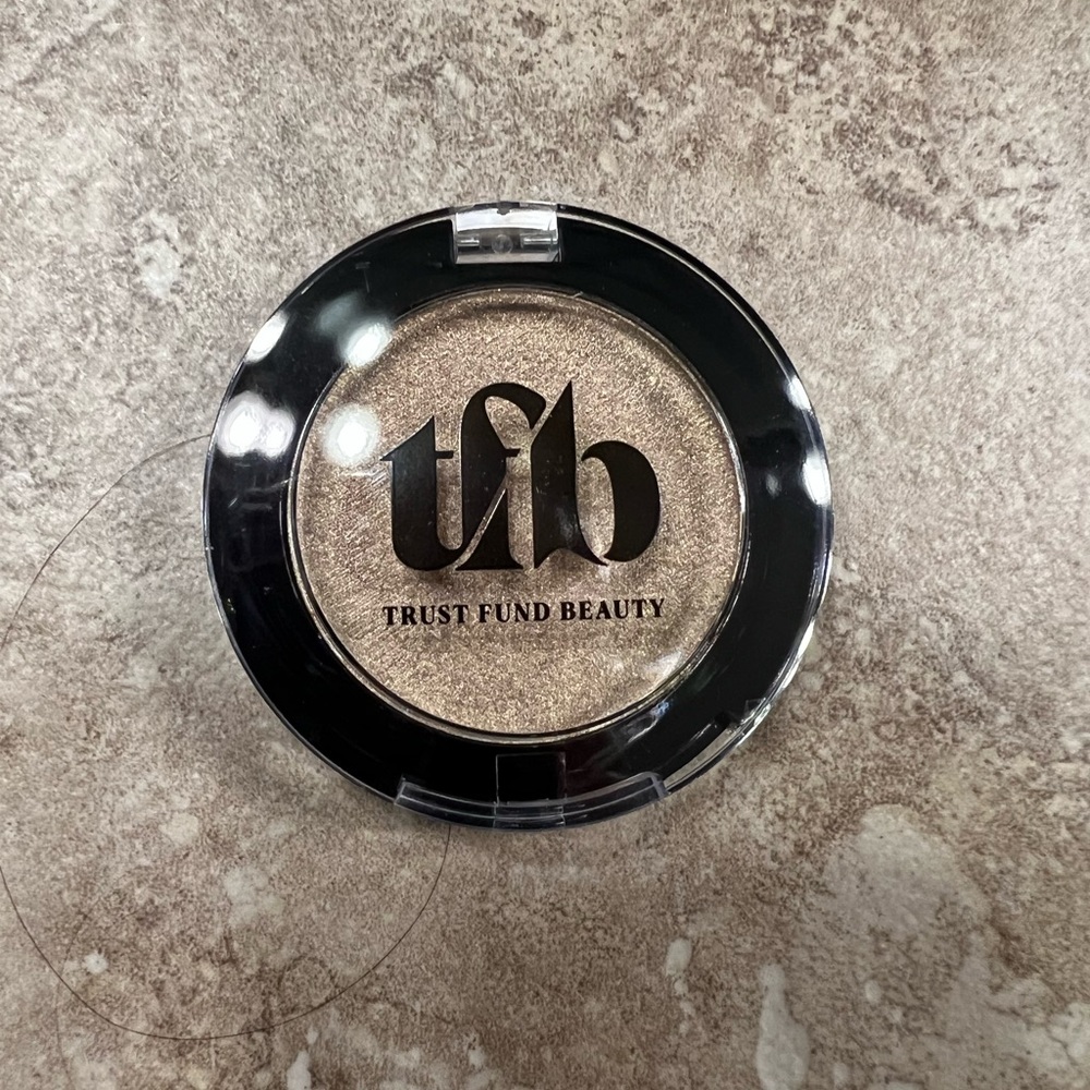 Trust Fund Beauty Highlighter-NEW-Shade Golden glow